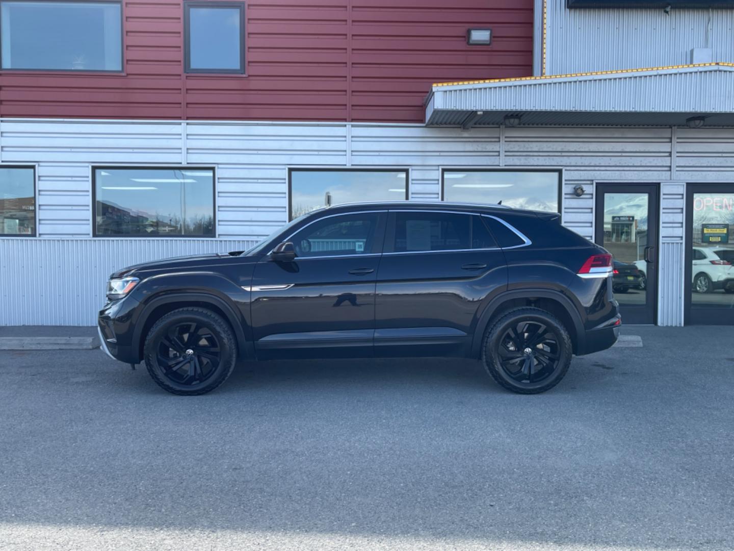 2020 BLACK /black leather VOLKSWAGEN ATLAS CROSS SPO SEL 4MOTION (1V2MC2CA4LC) with an 2.0L engine, Automatic transmission, located at 1960 Industrial Drive, Wasilla, 99654, (907) 274-2277, 61.573475, -149.400146 - Photo#1